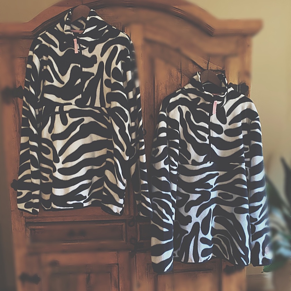HP🌵Zebra Tech Fleece Half Zip 27” across 32”L - Picture 15 of 16
